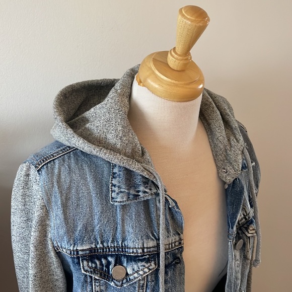 Cute little hooded denim jacket - Picture 3 of 5